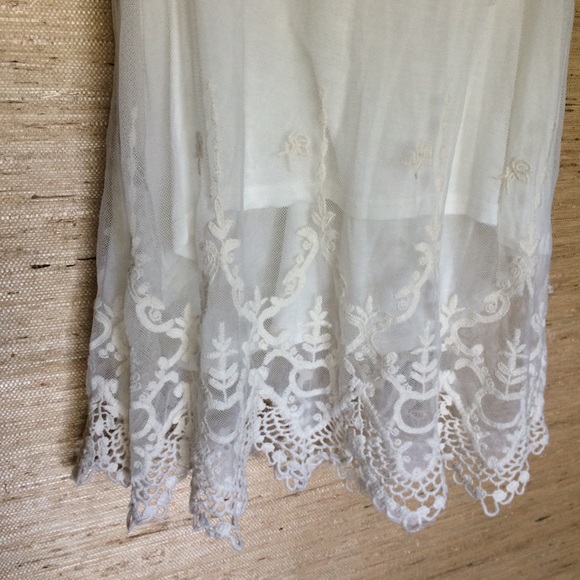 Sans Souci Lined Mesh Embroidered Tank Top - Picture 7 of 8